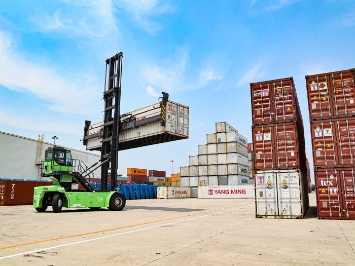 赛场竞锋芒！“徐工杯”堆高机操作员技能大赛见证“真功夫”