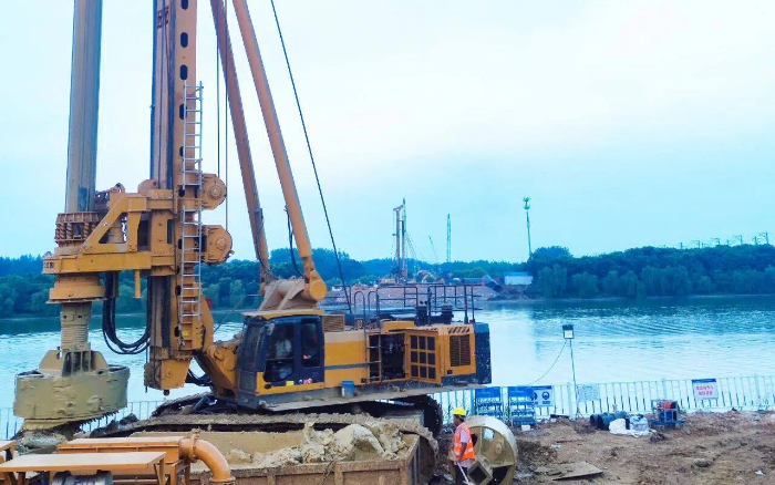 近3000根桩基，徐工旋挖机群联合作业效率高